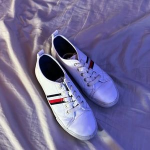 tommy hilfiger shoes size 8.5